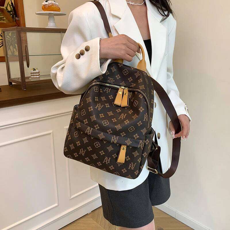 Designer bag Fashionable Ladies Handbag In Leather, Crossbody Bag And Shoulder Bag, Elegant Design By Famous Designer Brand