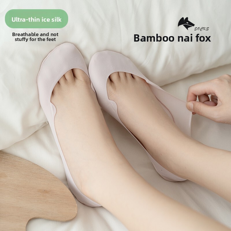 Durable, wear-resistant, and seamless design of boat socks