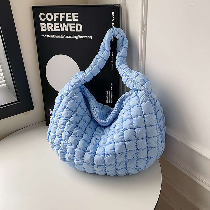 2023 Autumn Winter New Cloud Large Capacity Shoulder Pleated Puff Lightweight Quilted Crossbody Commuter Tote Bag