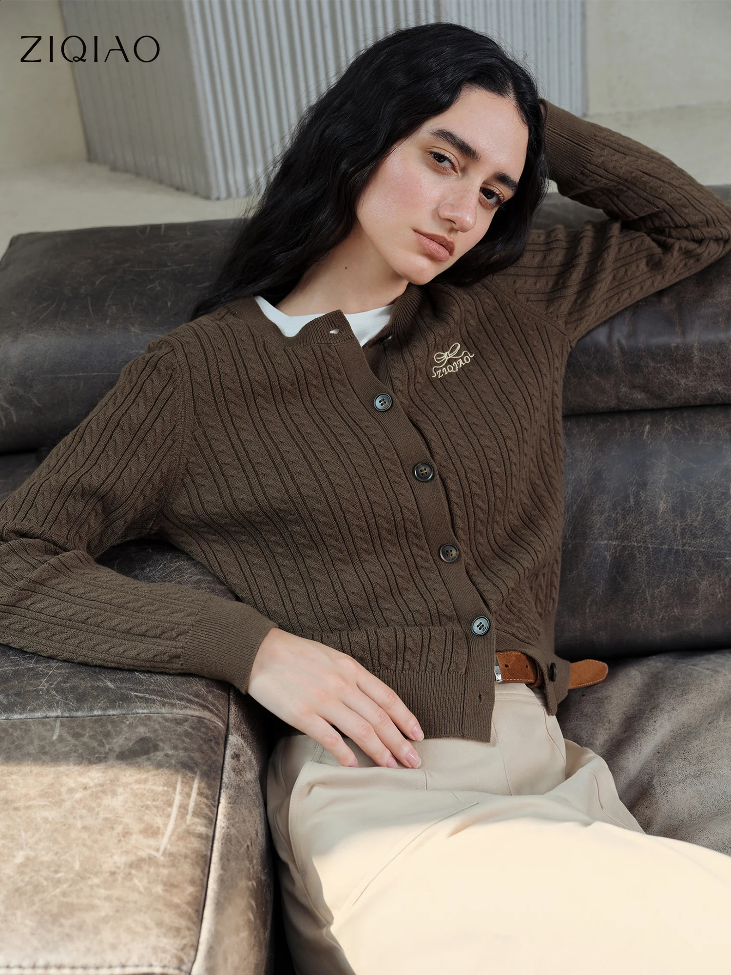 ZIQIAO Petite Women Retro Brown MIUStyle Round Neck Knit Open Cardigan Autumn Style Layerable Knit Sweater 25ZQ93019 251023