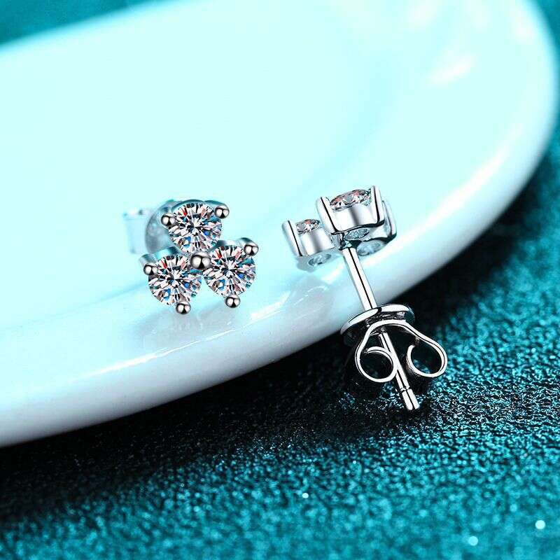 DHCollections-- XDY Sterling Sier for Women Simple Style Clover 60 Points Moissanite Stud Earrings Light Petal Ear Jewelry