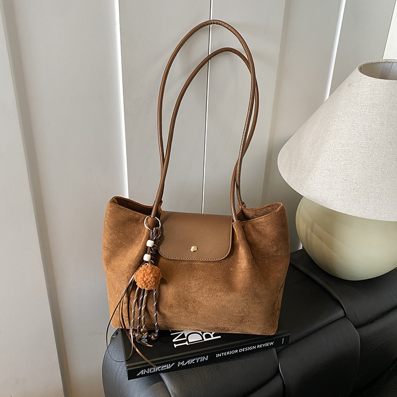 2025 Winter New Women's Large Capacity Handheld Shoulder Bag Exquisite Simple Multi functional Outdoor Commuter Crossbody Bag Fashion Phone Bag
