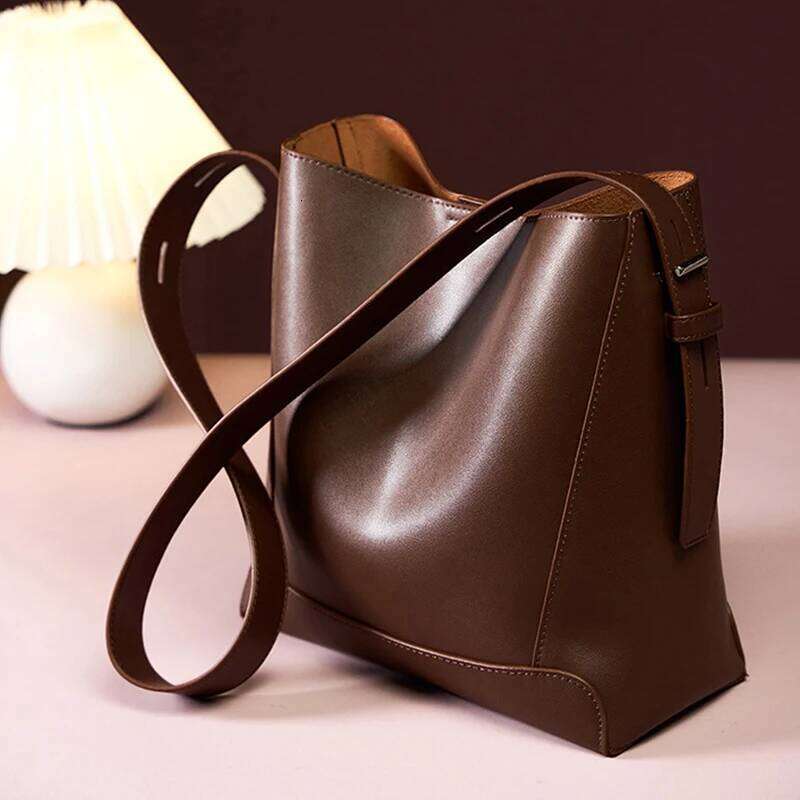 Fashionable New Women's Crossbody Versatile Leather Solid Color Single Shoulder Large Capacity Commuting Bucket Bag