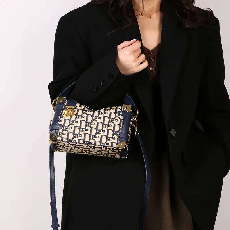 Designer bag Unique High-End Minimalist Messenger Bag Women Vintage Leather Design Trendy Letter Perfect For Superstar Show