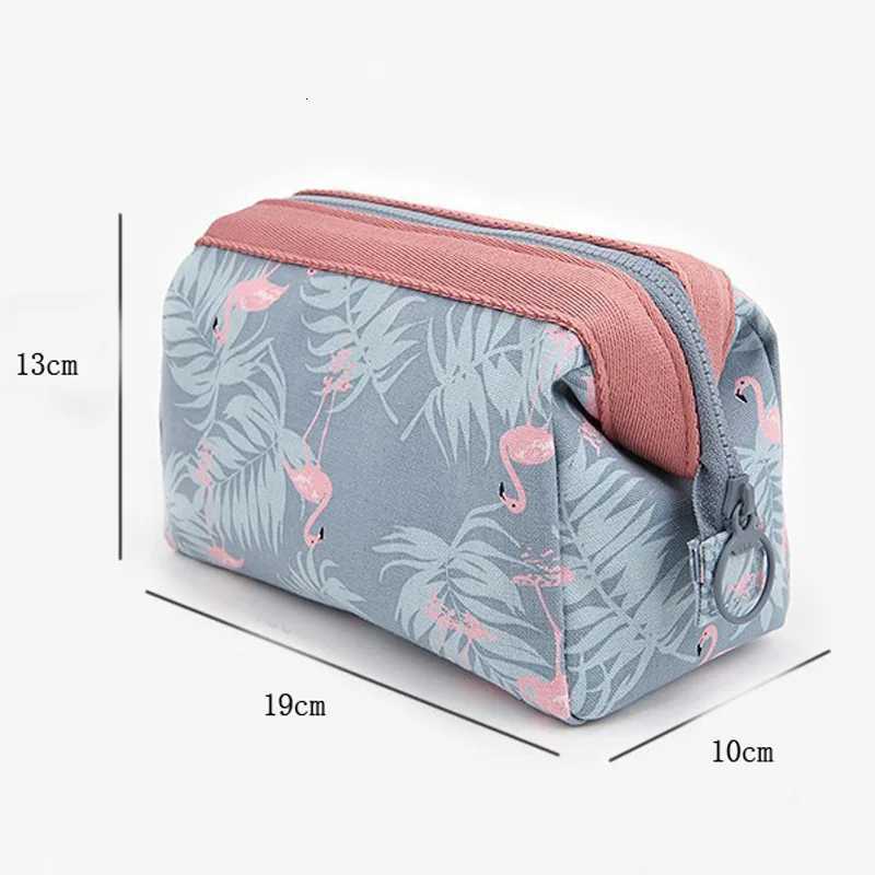 New Fashion Cosmetic Bag Women Waterproof Flamingo Makeup Bags Travel Organizer Toiletry Kits Portable Makeup Bags BeauticianT251024
