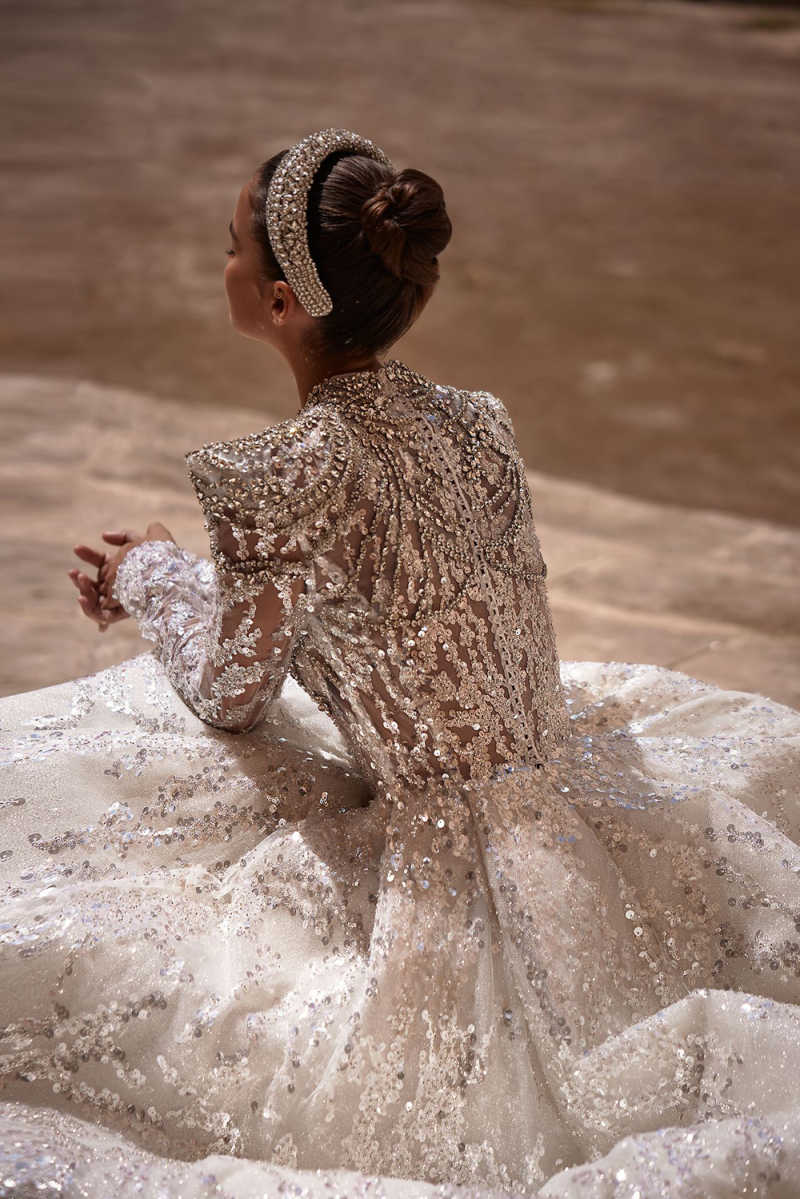 Amazing Ball Gown Wedding Dresses High Neck Long Sleeve Lace Crystal Sequined Royal Custom Made Bridal Gowns Vestido De Novia