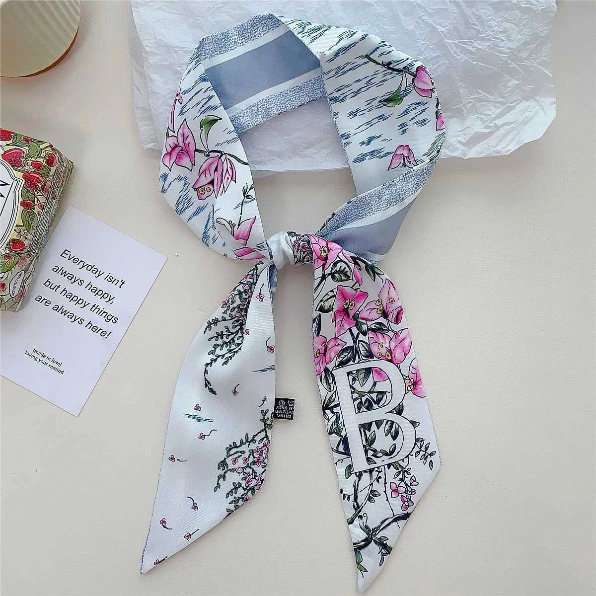 26 Letter Printed b00x6cm Fashion Small Silk Scarf For Wen New Design Brand Scarves Wens Bags Hair Tie Accories Y251024