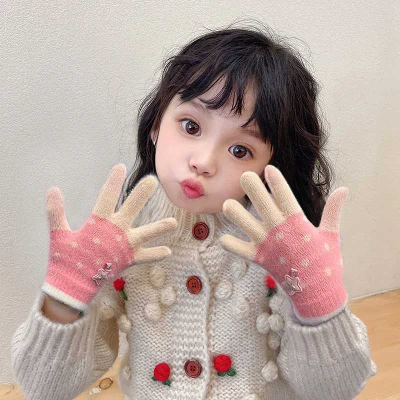 Cute Star Baby Knitted Gloves Autumn Winter Toddler Kids Full Finger Gloves Windproof Warm Girls Boys Mittens Y251024