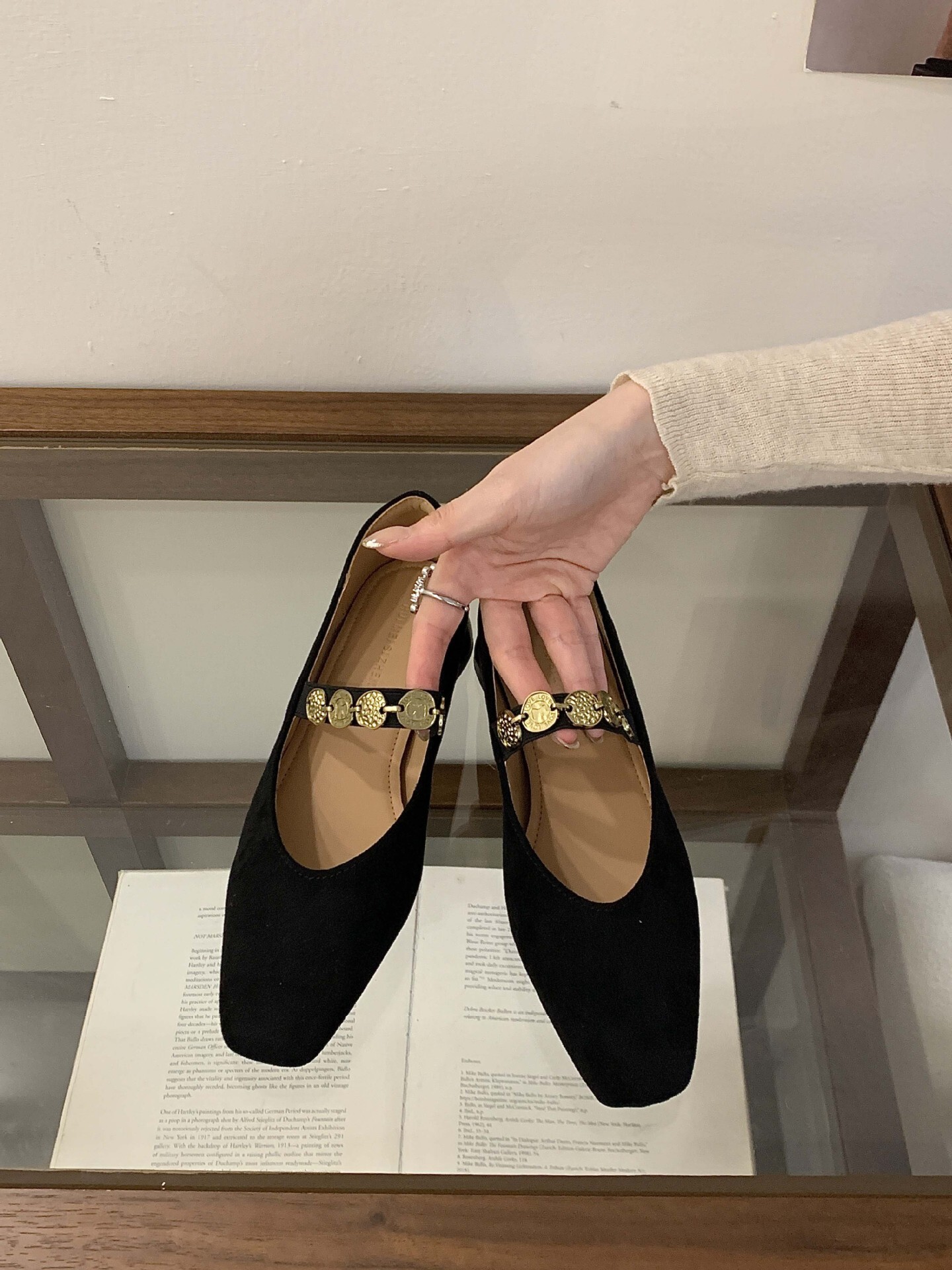 French Style Square Toe One-Strap Mary Jane for Women 2025 Spring and Autumn Shallow Low Heel Gold Coin Decoration Women's Single Shoes ddmythur