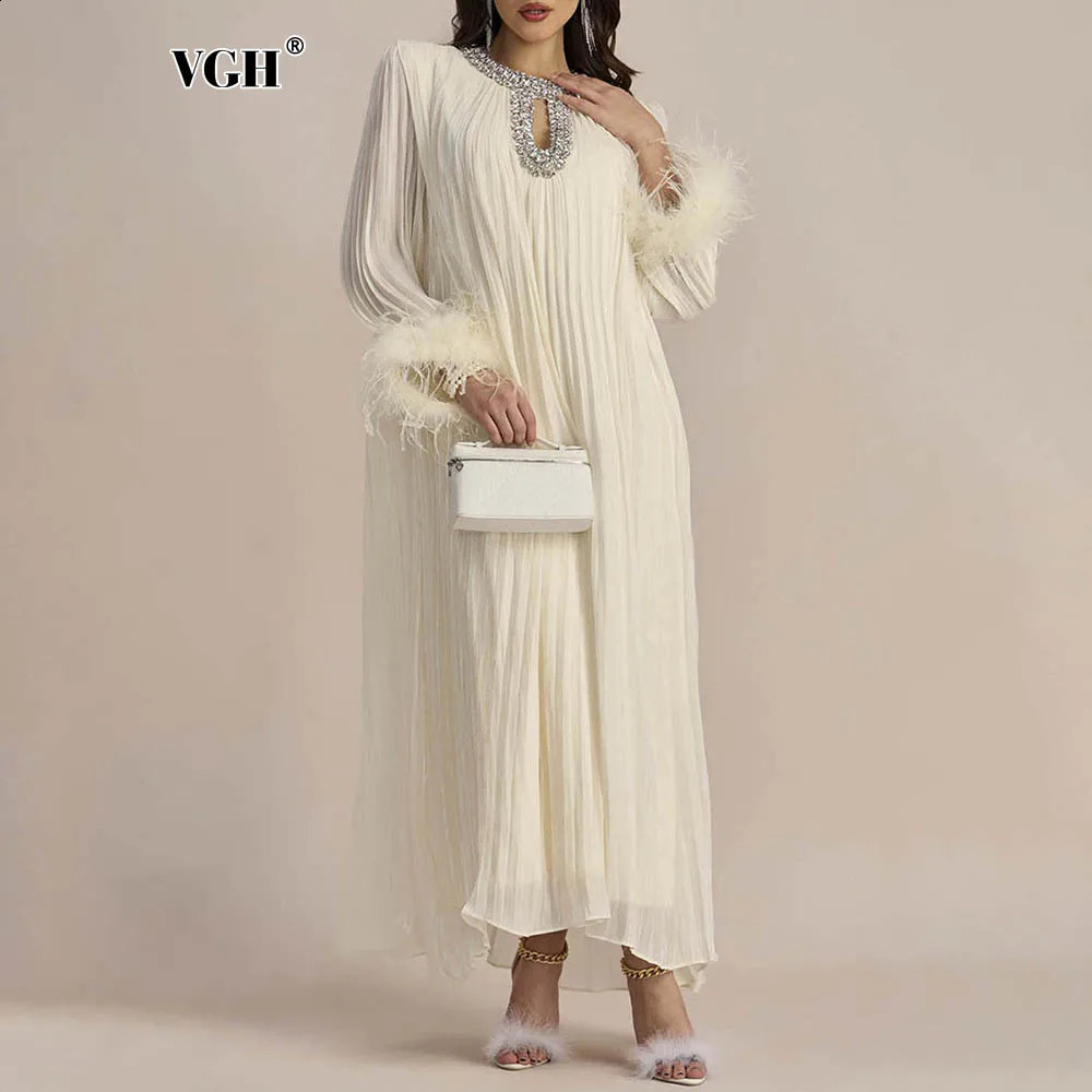 VGH Fashion Spliced Feathers Loose Chic Dress For Women O Neck Long Sleeve Hollow Out Patchwork Diamonds Pleated Dresses Female 251020