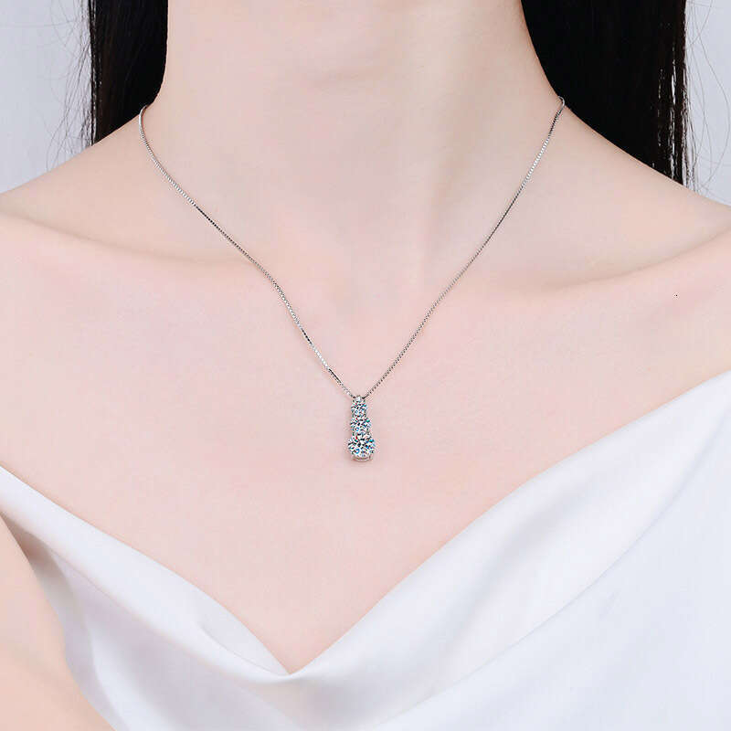 DHCollections-- Sterling Sier Plated PT950 Gold Pendant Moissanite Necklace Clavicle Chain
