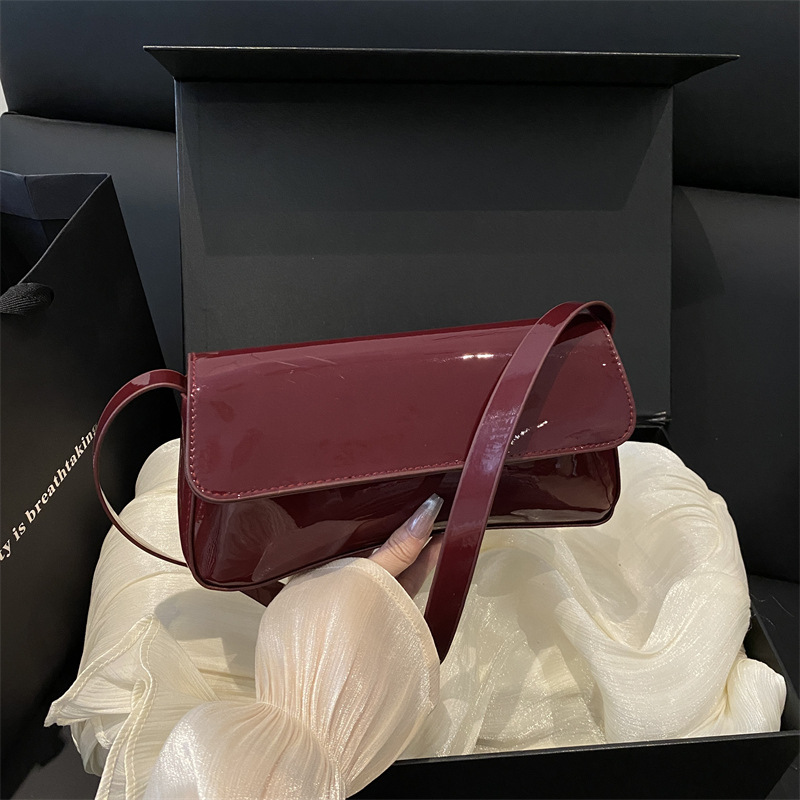 Fashionable and simple design baguette bag 2025 new commuter flip cover retro high appearance level shoulder bag free shipping hot sale