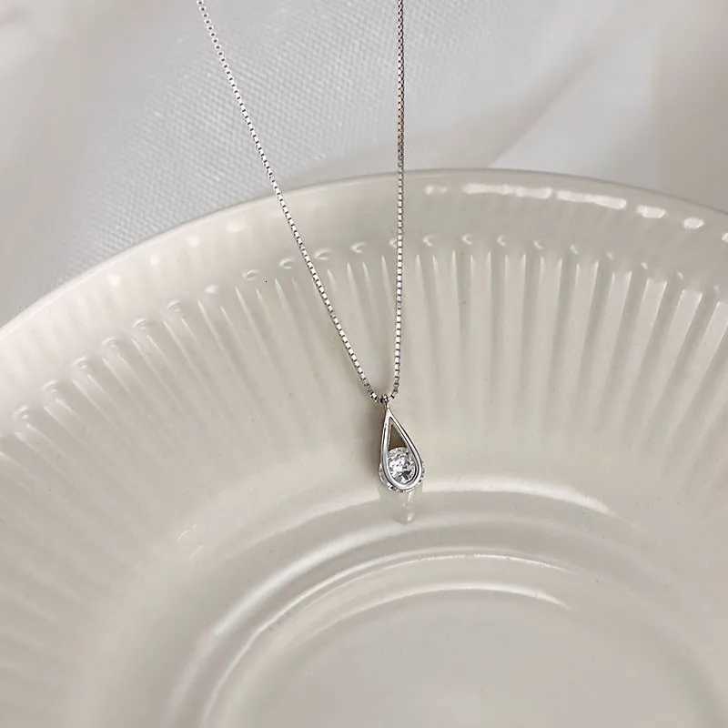 New 925 Sterling Silver Zircon Water Droplet Necklace With Shimmering Geometric Collaone Chain For Womens Minimalist JewelryXJ251024