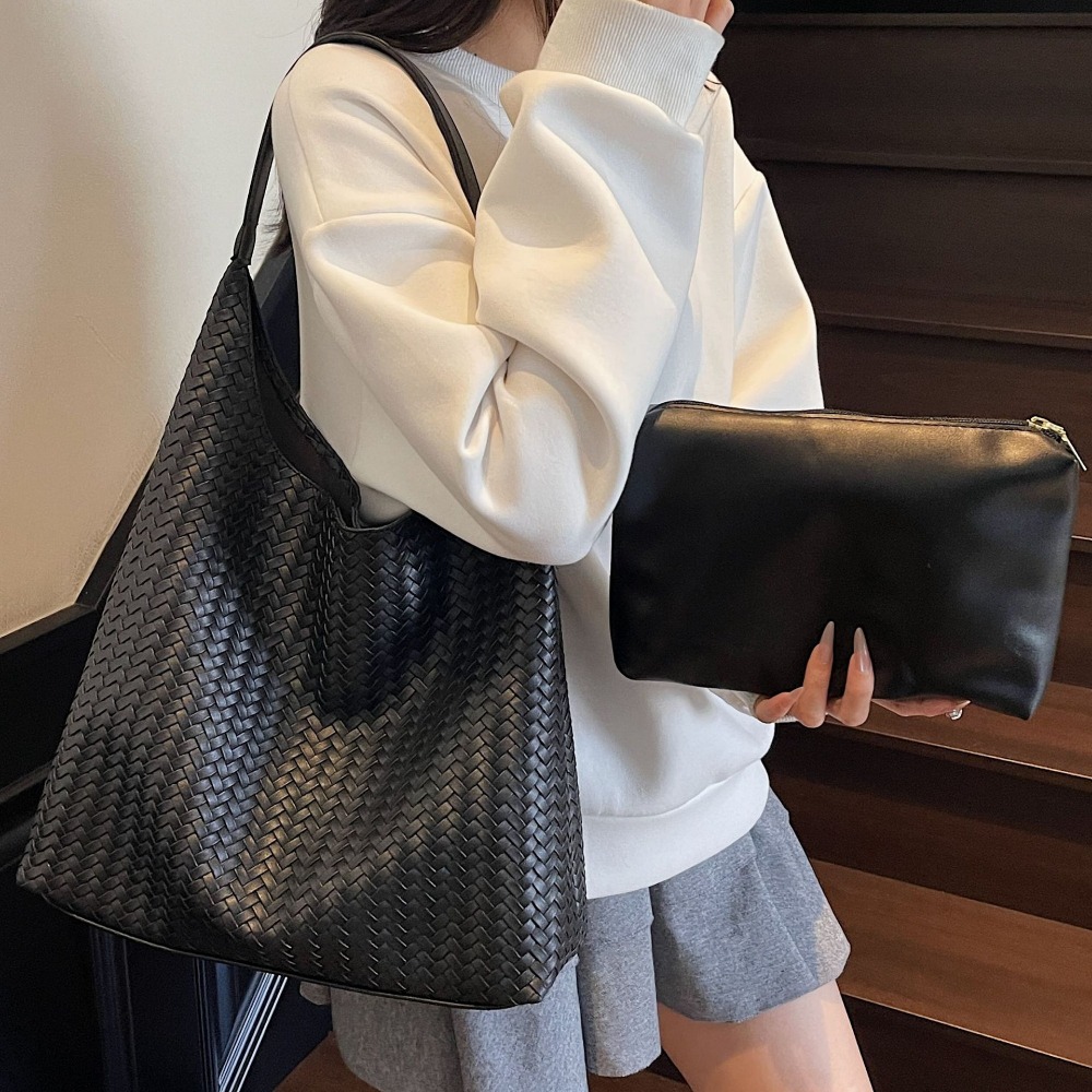 Elegant Multi-Purpose Woven Tote for Ladies: Stylish Autumn Accessory with Ample Storage Space