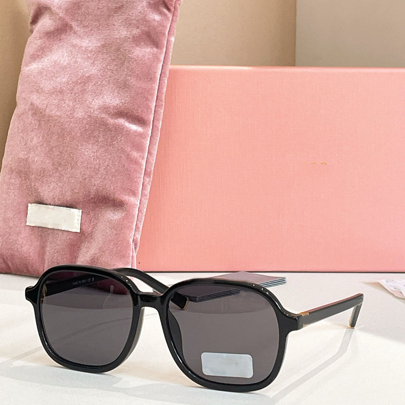 Regard Designer Womens Oversized Square Acetate Frame Classic lines refined touch Women fashion square sunglasses MU B01