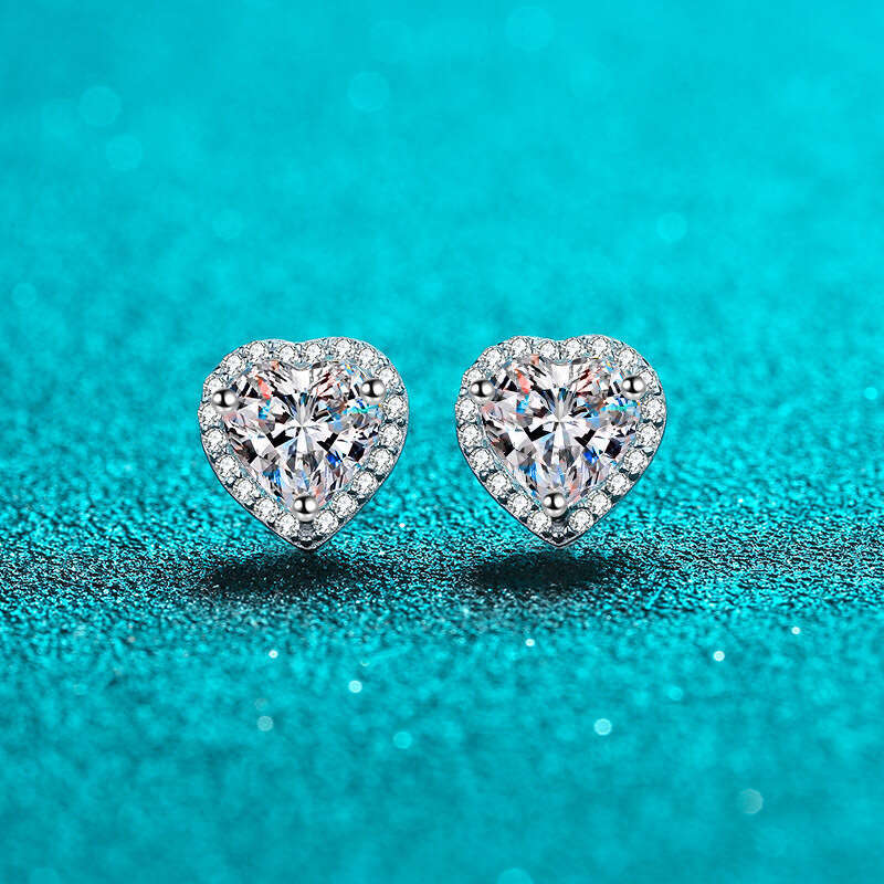 DHCollections-- Sterling Sier for Women Plated PT950 Small and Exquisite Heart-shaped Moissanite Stud Earrings Jewelry