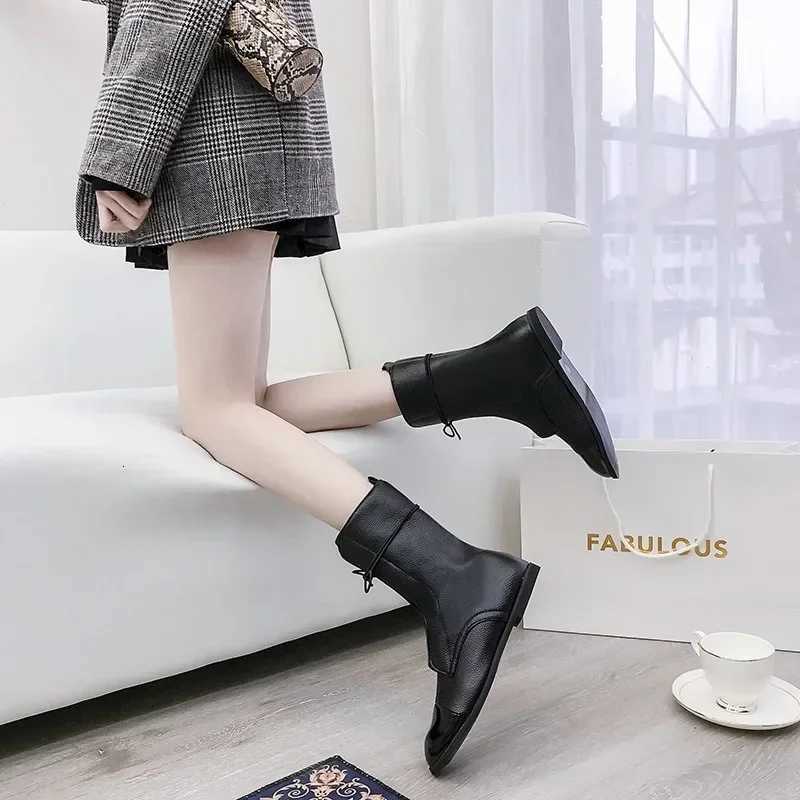 Womens Boots Point Flat Bottom Comfort Motorcycle Boots Lace Up Anti Slip Wearresistant Fashion ladies Boot Botas Mujer W251024