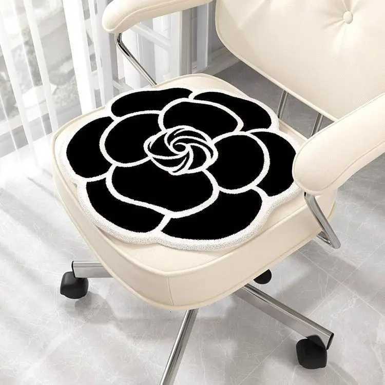 Light Luxury Highend Seat Cushion Chair Cushion Butt Cushion Winter Office Swivel Chair Cushion Flower Tatami Cushion W251024