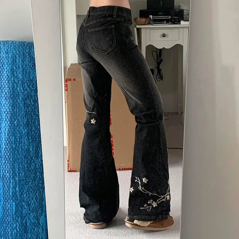 Floral Embroidery Jeans Vintage 2000s Low Rise Flared Jeans Women Retro Y2k Baggy Denim Pants High Street Basic Trousers 251023