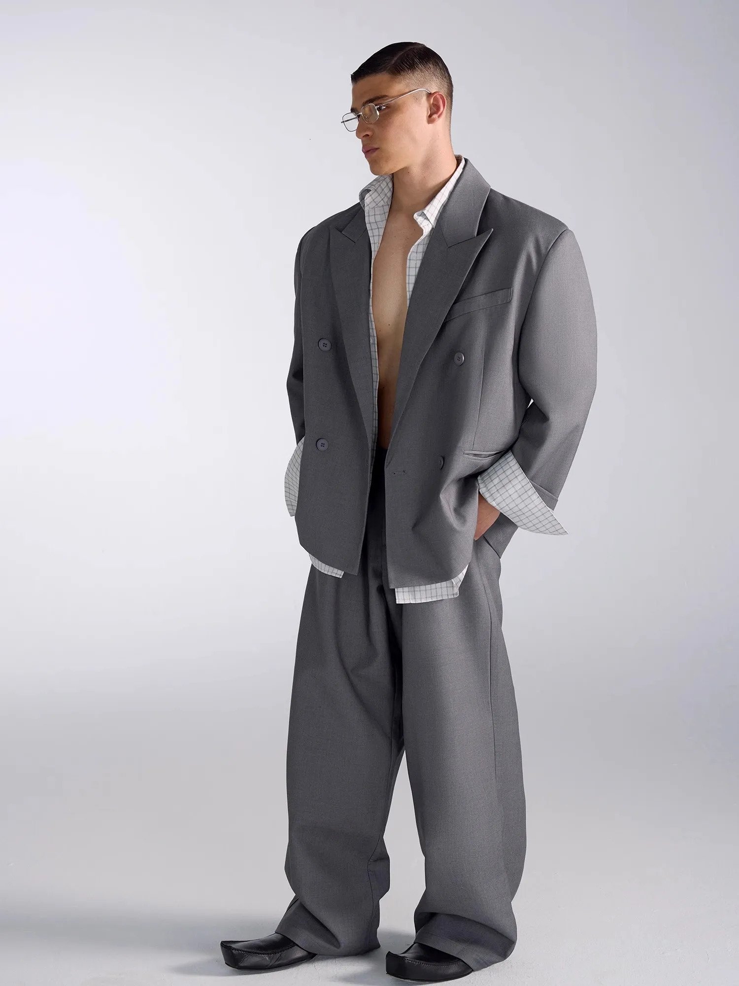 Mauroicardi Spring Autumn Oversized Grey Blazers for Men Peaked Lapel Shoulder Pads Double Breasted Clothes 251023