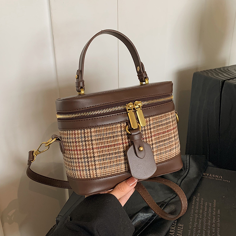 Luxury Brand Designer Bag Super Popular Niche Plaid Bag For Women 2025 New Autumn Versatile Crossbody Bag Fashion Handbag Box Bag