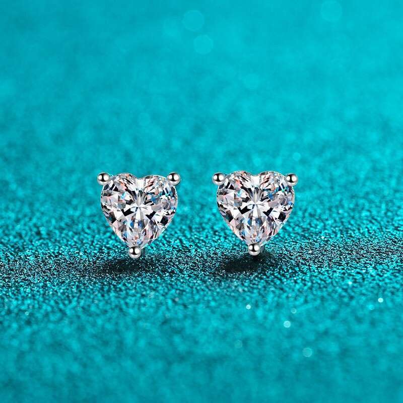DHCollections-- Sier Heart-Shaped Moissanite Simple Earrings Women, Plated with PT950 Gold, Gift for Girlfriend or Best Friend