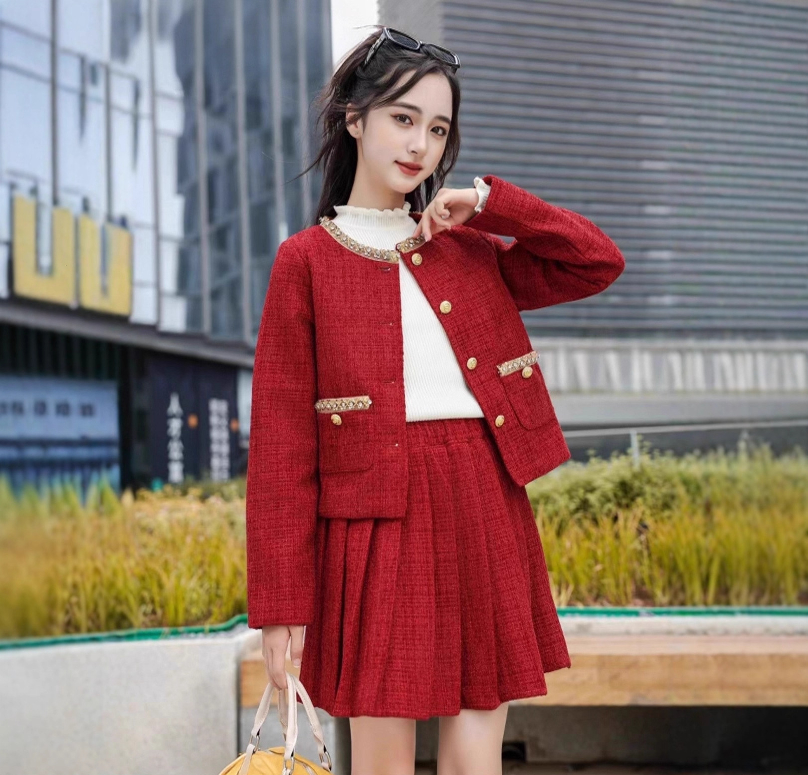 Girl designer fashionable autumn and winter set new children's pleated skirt wool lining fashionable red two-piece set New Year's set