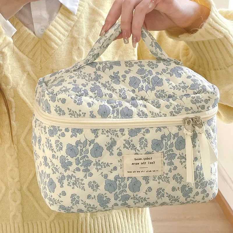 1pcs Cotton Blue Flower Women Cosmetic Bag Fabric Storage Bags Small Big Capacity Travel Organzier Pouch Women Makeup CaseT251024