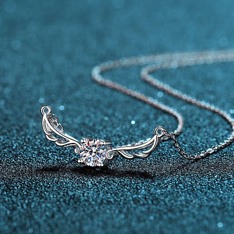 DHCollections-- S Pure Sier Female Angel Wings Simulated Dia Collarbone Straight 50 Points Moissanite Necklace