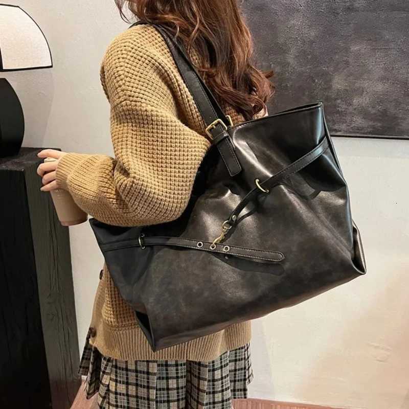 Wens Vintage Large Capacity PU Leather Tote Bag Metal Buckle Strap Accents Top Handle Shoder Carry Bags For Winter 2025 Y251022