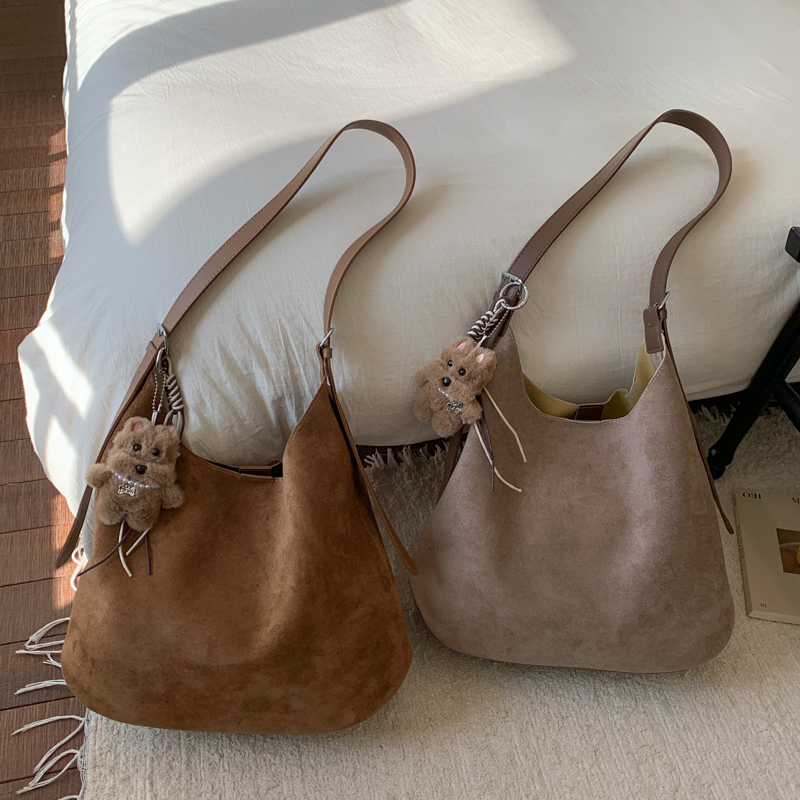 2025 Autumn Women's Large Capacity Handheld Shoulder Bag Exquisite Simple Multi functional Outdoor Commuter Crossbody Bag Fashionable Mobile Phon
