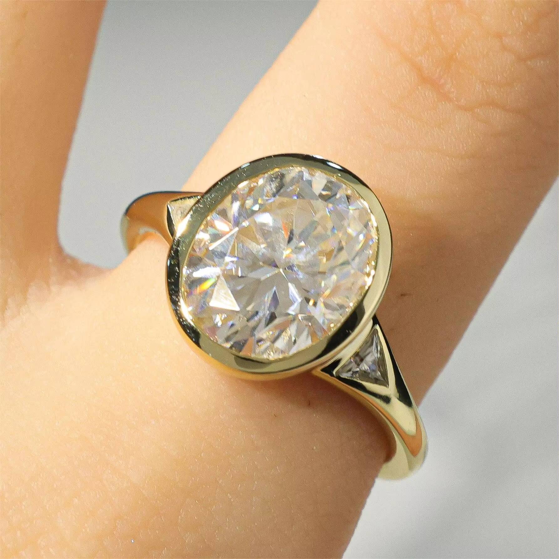 Factory Wholesale Custom 10K 14K 18K Real Solid Gold Au750 Gold Moissanite Engagement Ring 14k Yellow Gold Bezel Set Stackable
