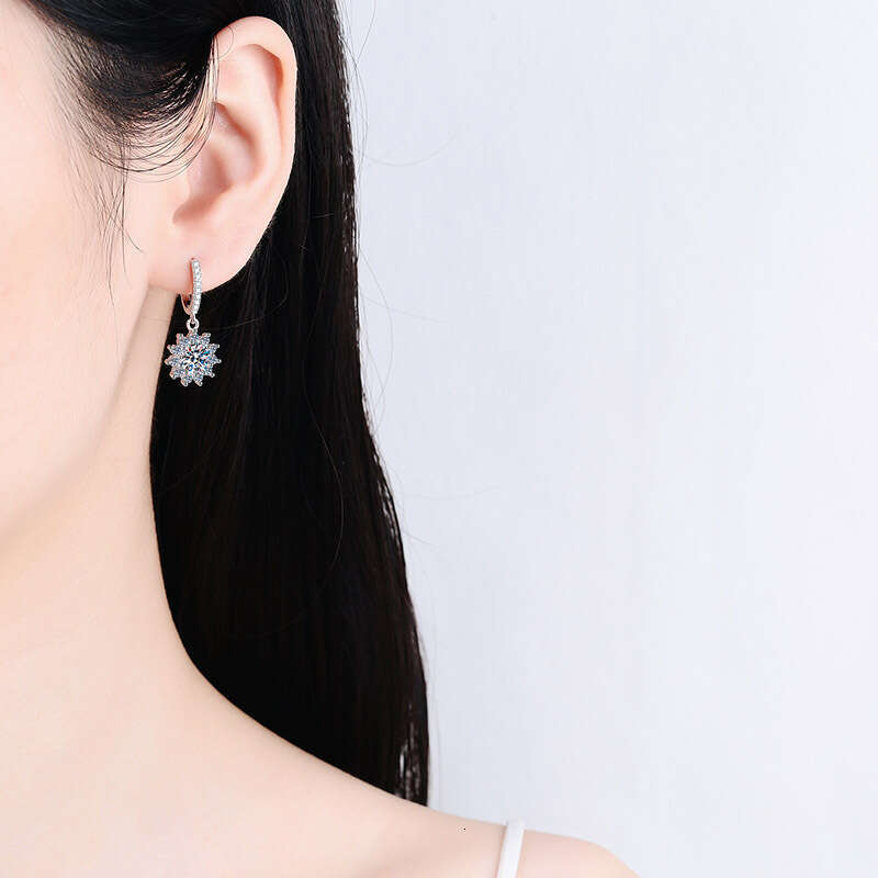 DHCollections-- Sterling Sier Earrings for Women Suower Moissanite Clips Plated PT950 Gold Ear Jewelry