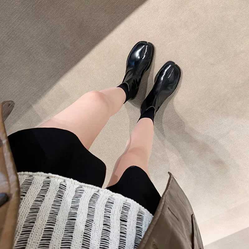 Retro Split Toe Ankle Boots Woman ShinyMatte Leather Shoes Tabi Ninja Chelsea Botas Mujer Low Heels Trotters Booties Winter W251024