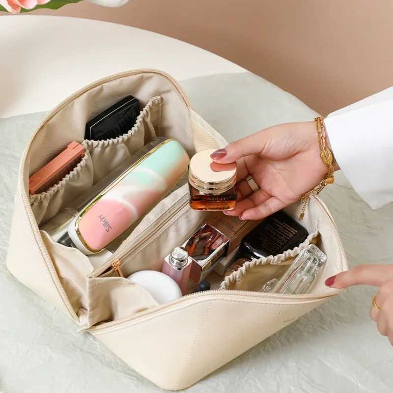 Large Capacity Cosmetic Bag Cosmetic Storage Bag PU Leather Portable Travel Toiletry Bag Women Cosmetic Bag Toiletries OrganizerT251024