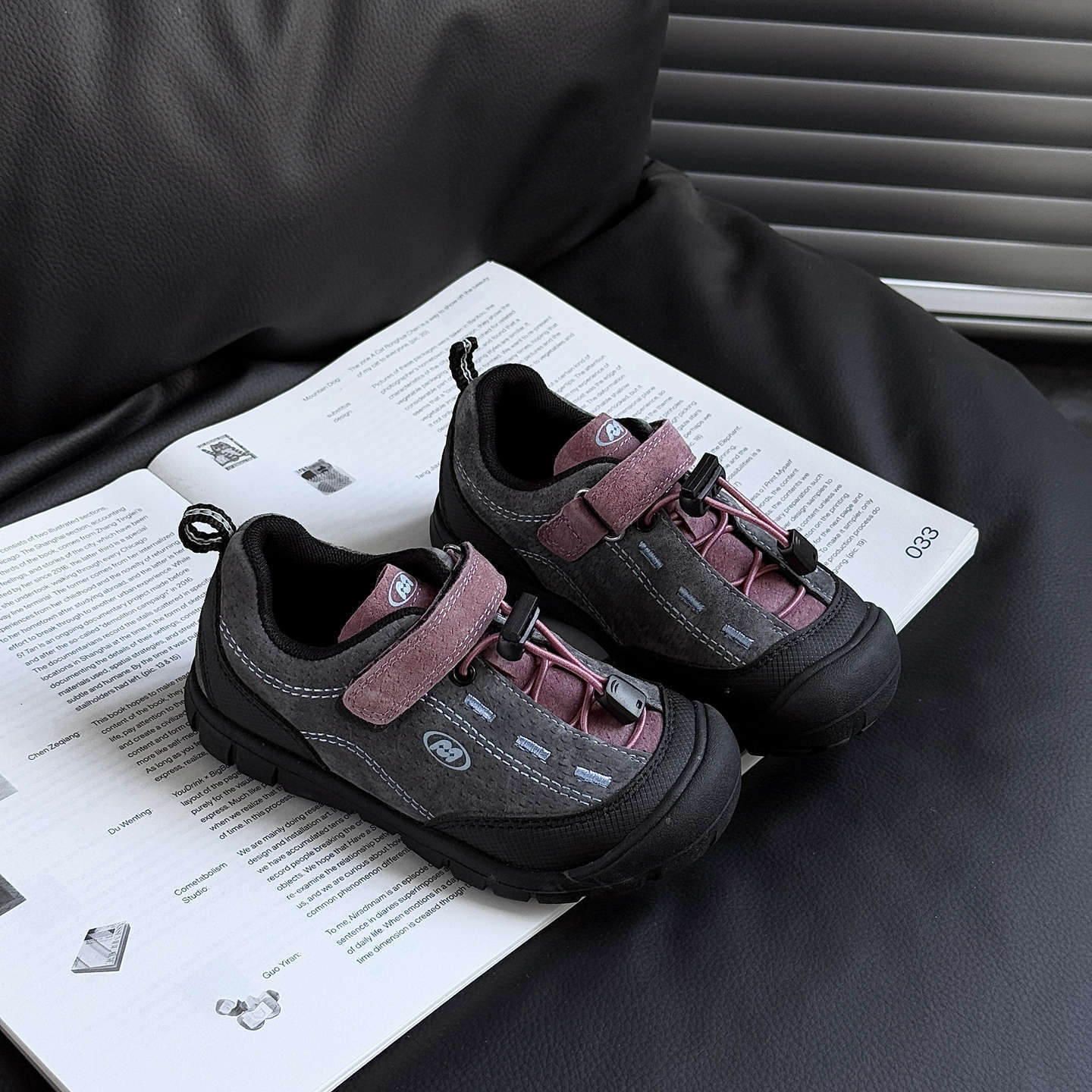 Luminous shoe Velcro outdoor autumn new fashion trend shoes, children's mountain rubber soled hiking shoes, casual children's shoes