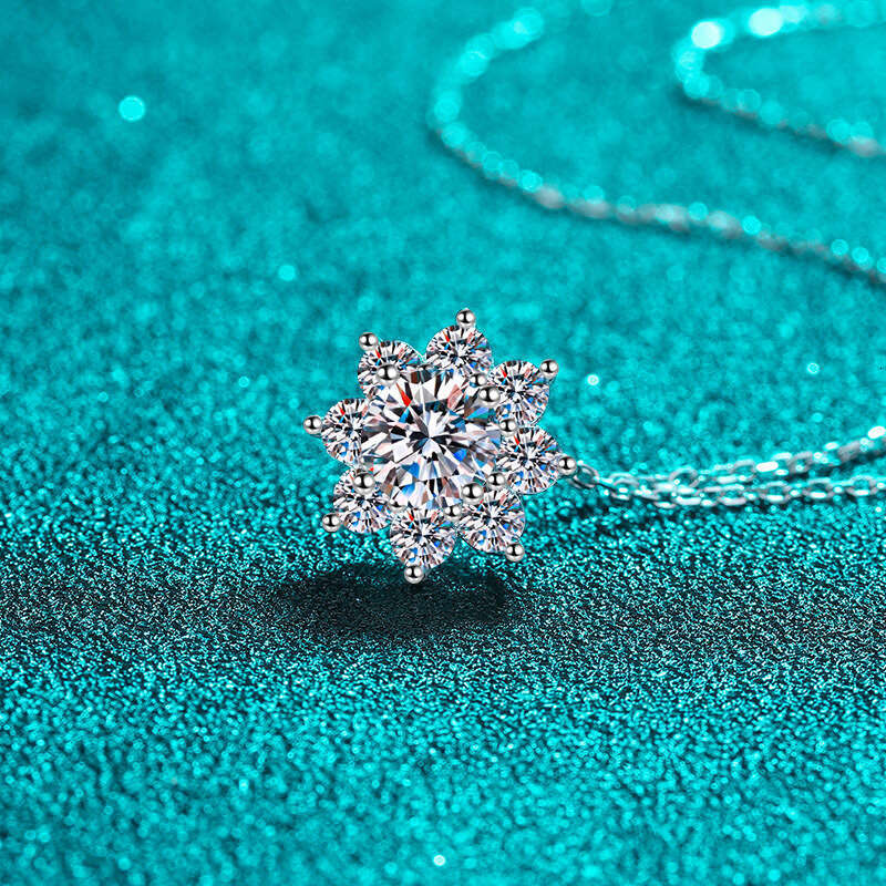 DHCollections-- Sterling Sier Necklace for Women Suower Moissanite Clavicle Chain Plated PT950 Gold Choker