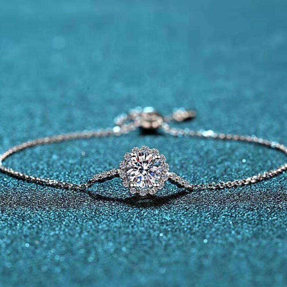 DHCollections-- S Pure Sier Women's 1 Round Star Moon Moissanite Bracelet