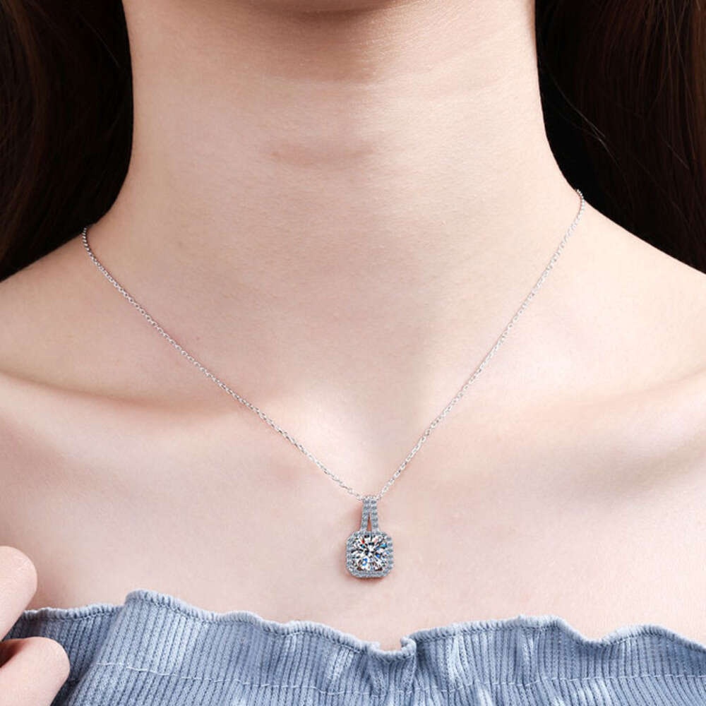 DHCollections-- Sterling Sier Plated PT950 Gold Four-Prong Women's Moissanite Necklace Sachet Pendant Clavicle Chain Straight