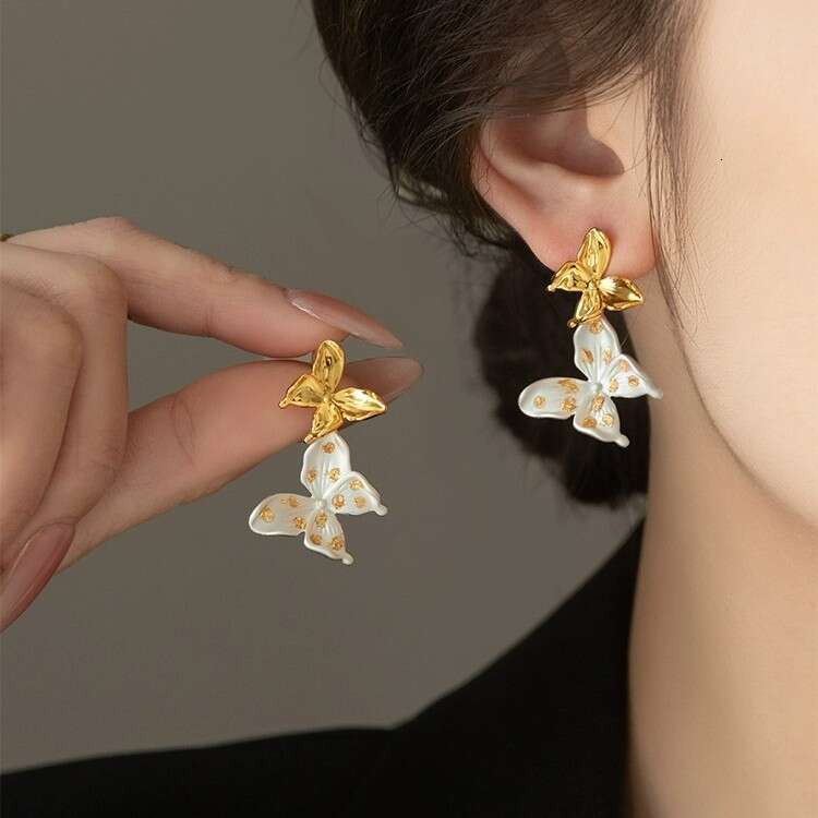 Elegant Butterfly for Women 2025 New Style Face-Slimming Studs Unique Niche Temperament Versatile Earrings