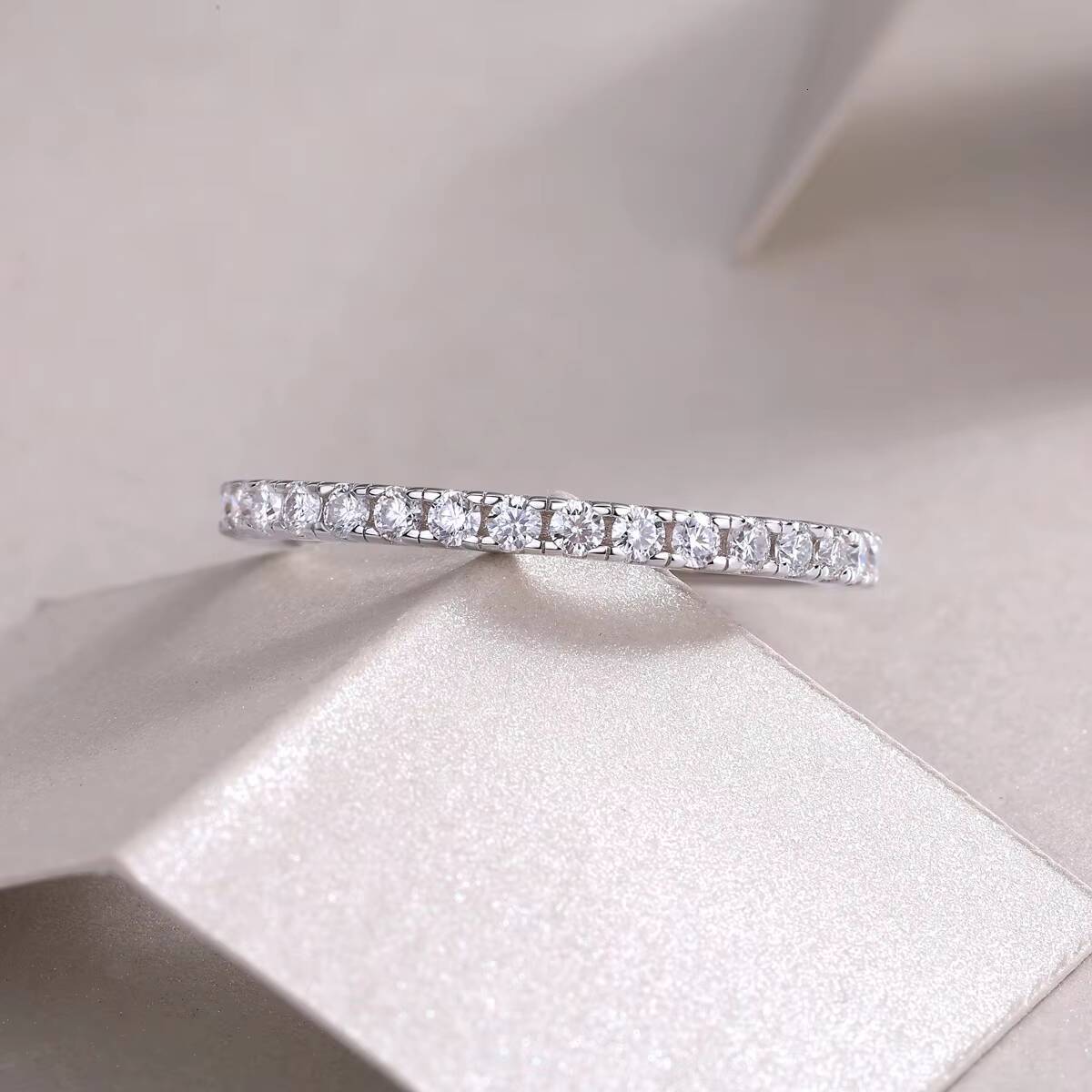New Customized Solid Gold Jewelry 10K 14K 18K Gold Ring Brilliant 925 Silver Moissanite Eternity Band Ring Weddings Parties