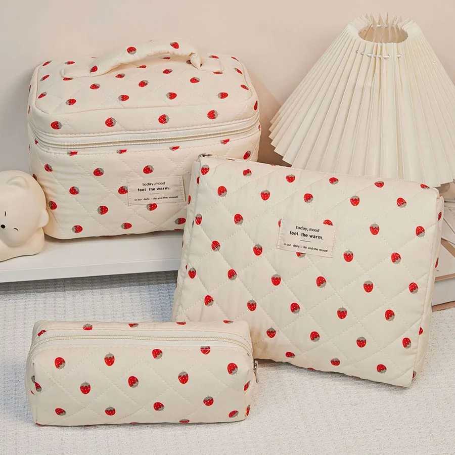 strawberry Makeup Bag Womens Cosmetic Bags Fashion Portable Cute Cosmetic Travel Storage Pouch Handbag Cotton Quilted Zipper PuT251024