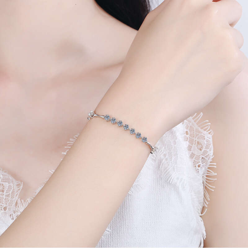 DHCollections-- XDY Pure Sier Women's Bone and Flesh Connected Haifeng Straight Cool Style Moissanite Bracelet