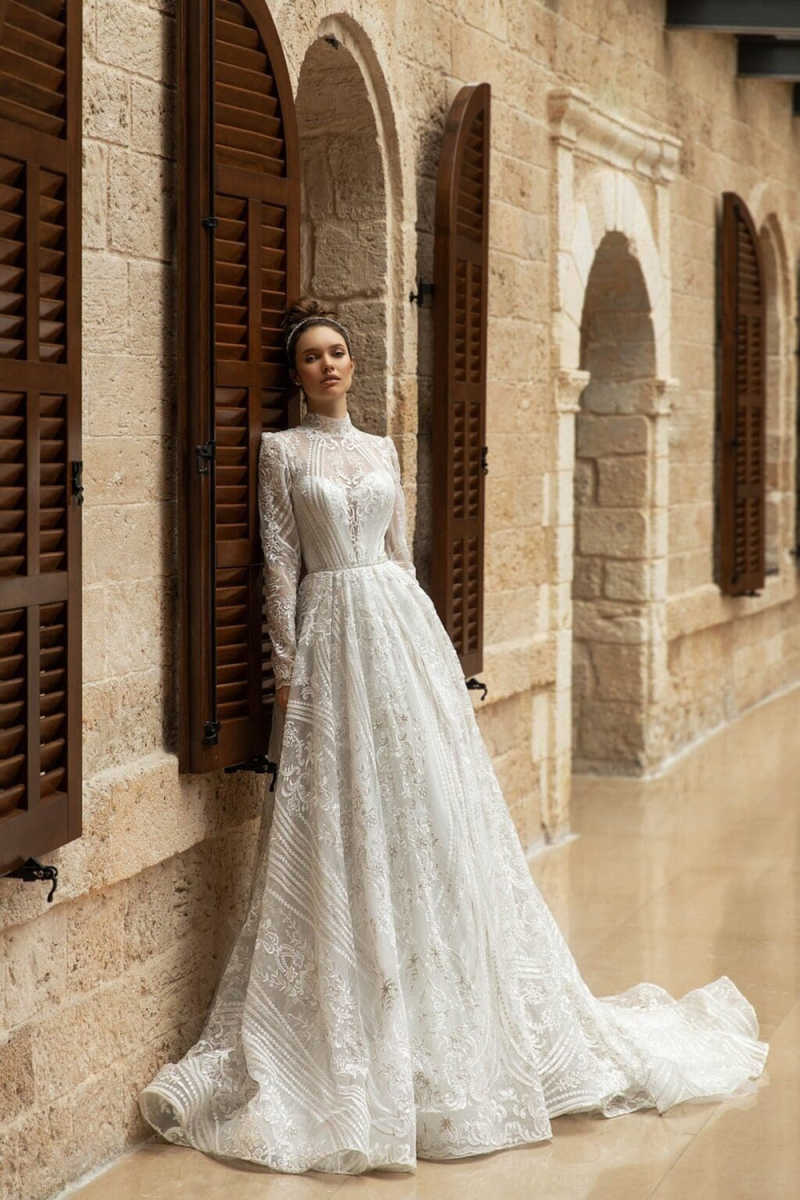 Elegant Wedding Dress High Neck Long Sleeve Lace Appliques Bridal Gown Ball Gown Sweep Train Customized