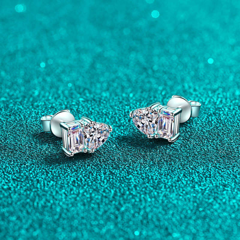 DHCollections-- S Pure Sier Women's High-end Simple Plated PT950 Gold Princess Style Niche Square Heart-shaped Moissanite Stud Earrings
