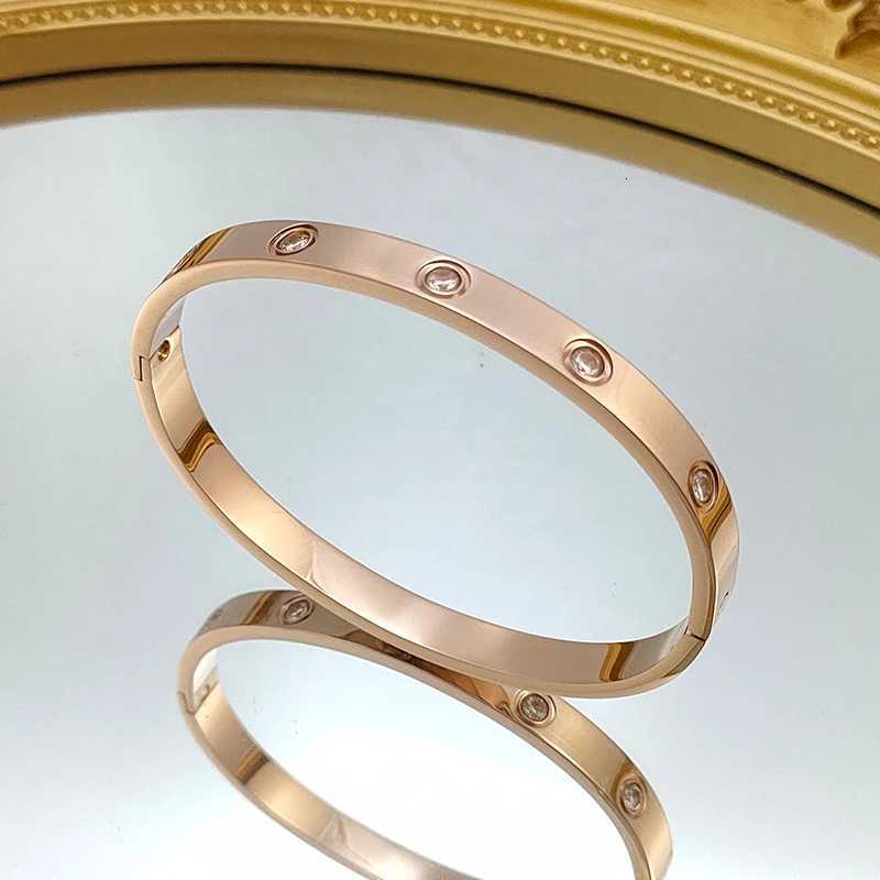 Classic Jewelry Beautiful Crystals Bangles Women Men Stainless Steel Bracelet 18K gold plated Cubic Zircon Bracelet entry luxW251024