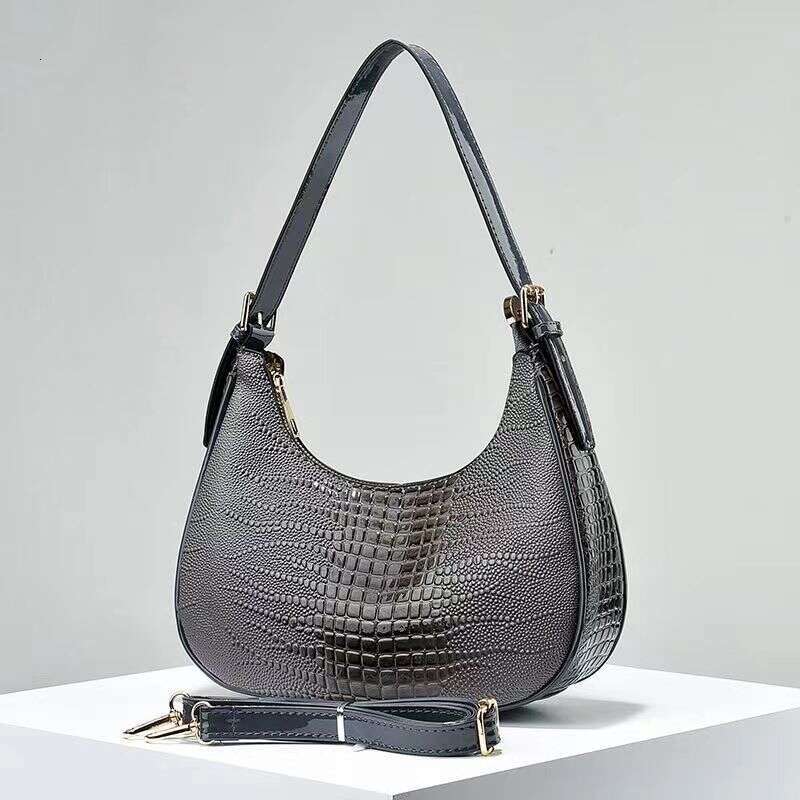 New Autumn Winter Fashion Versatile High-Quality Texture Niche Dumpling Bright Handheld Crossbody Bag for Women