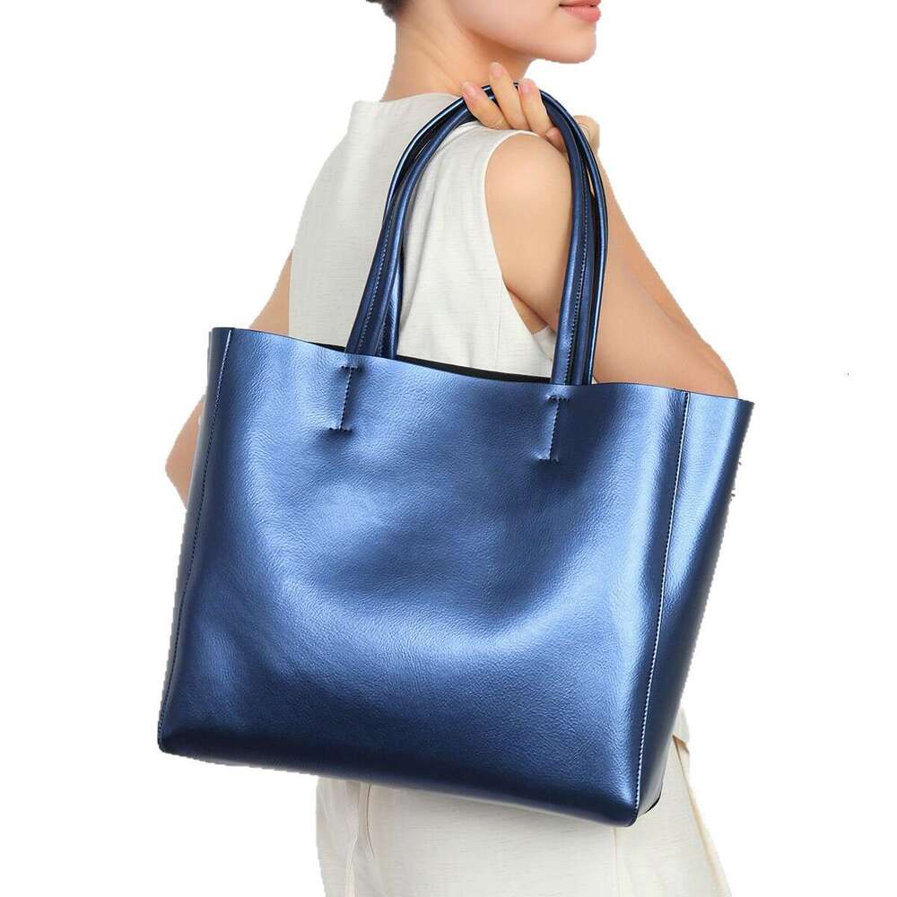 Leather tote bag with large capacity 2025 new fashionable shoulder bag made of cowhide for commuting