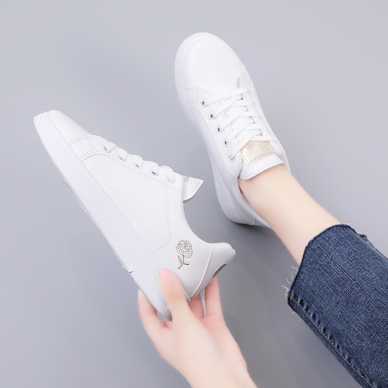 Woman Casual Shoes Fashionable White Running Shoes Breathable Sports Shoes Embroidered Flower Lace Up Low Cut Flat Shoes Mesh for Comfort