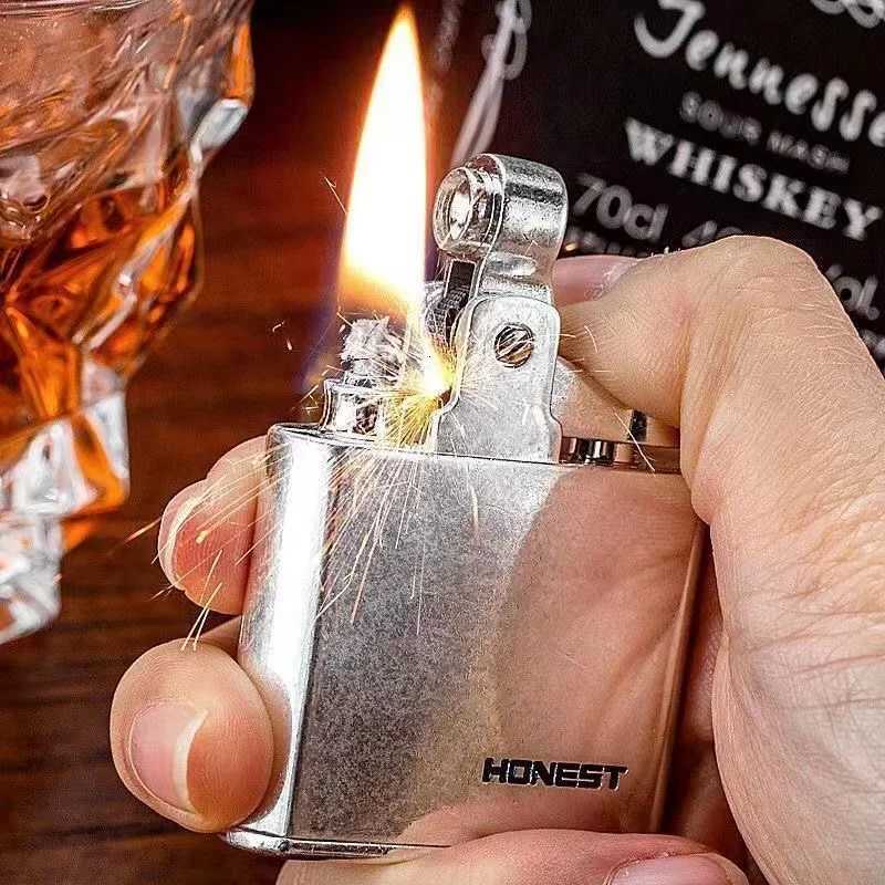 2023 HONEST Creative Retro Kerosene Lighter Metal Mini Push Cigarette Lighter Cigar Smoking Accessories Men and Women Gifts D251024
